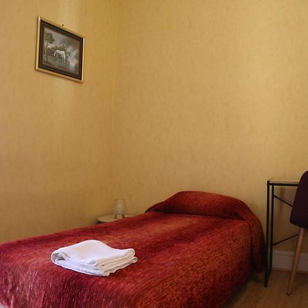 Hotel Restaurant Le Parisien Лурд Экстерьер фото