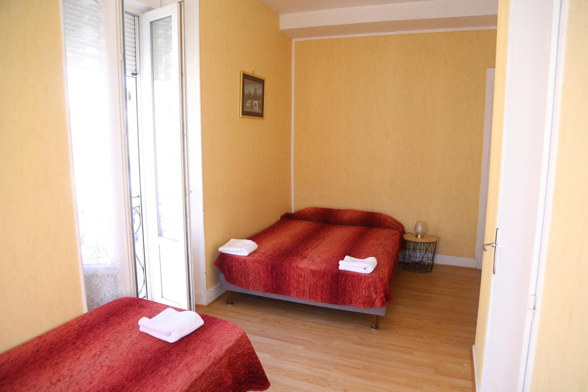 Hotel Restaurant Le Parisien Лурд Экстерьер фото