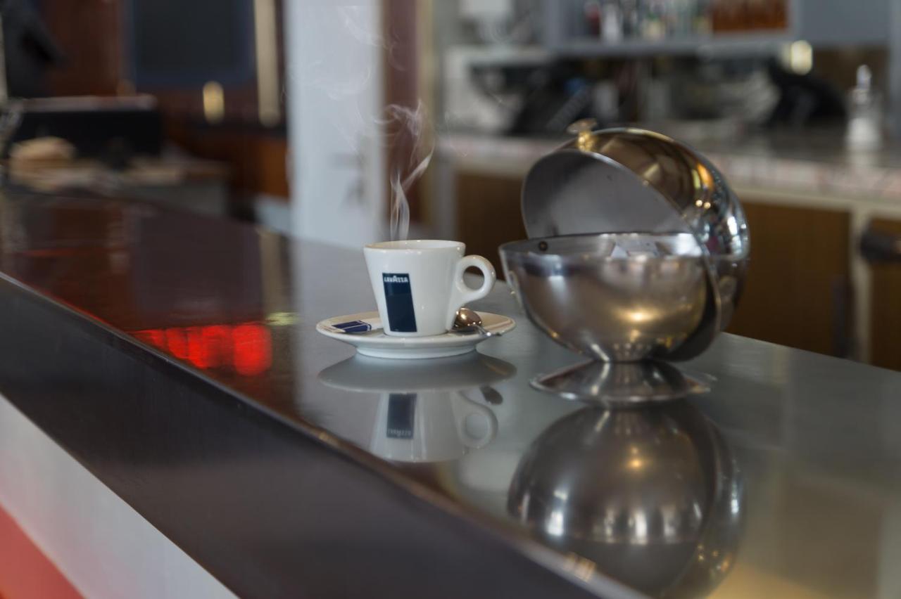 Hotel Restaurant Le Parisien Лурд Экстерьер фото